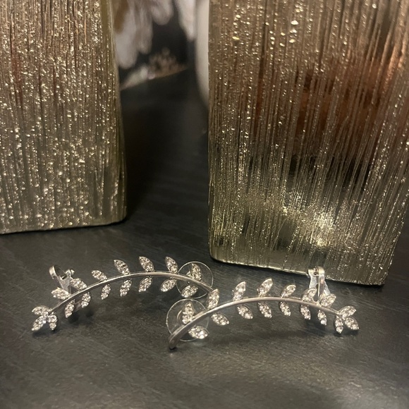 Unknown Jewelry - Silver Leaf Crystal Earrings